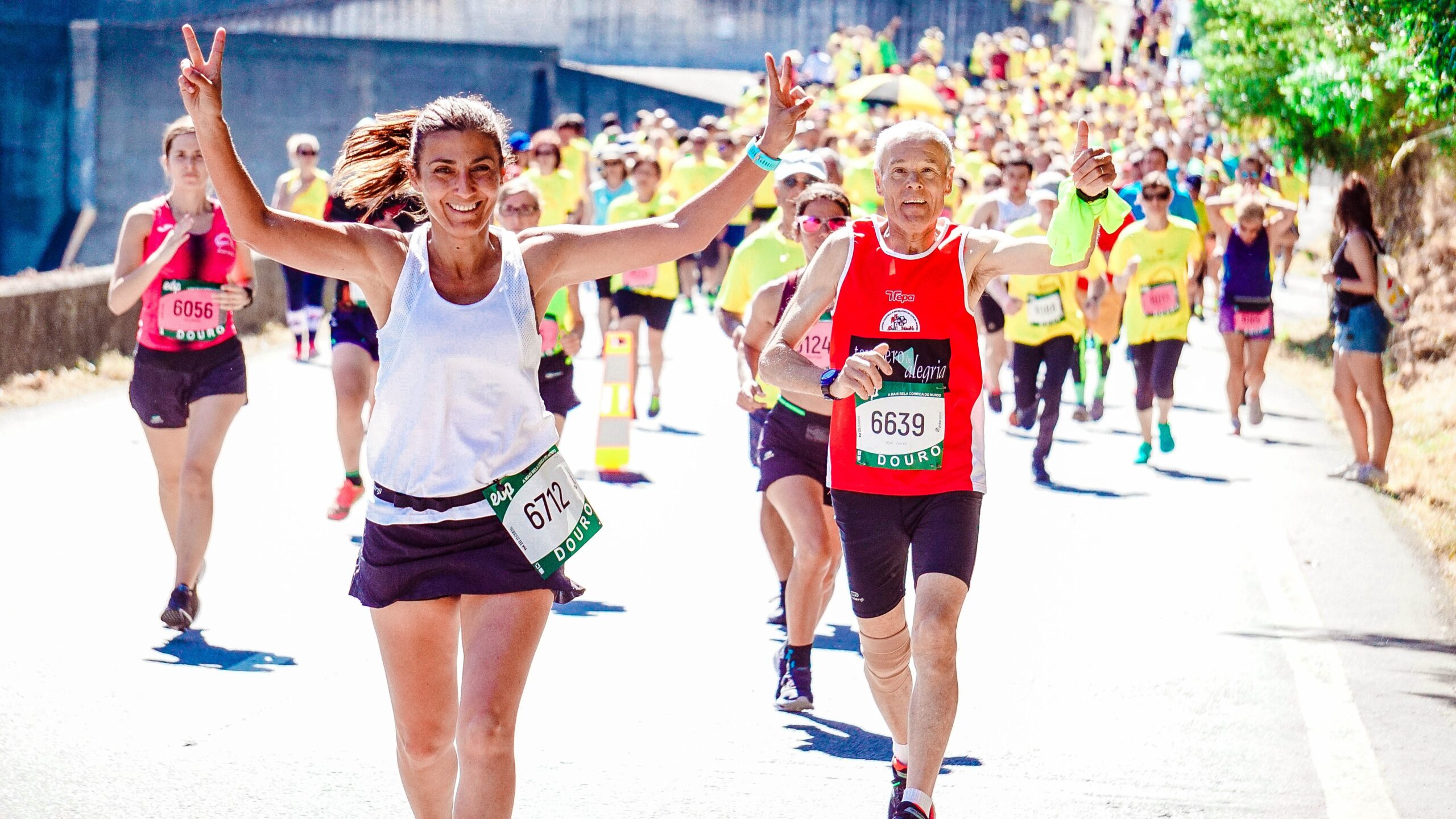 Photo by RUN 4 FFWPU: https://www.pexels.com/photo/female-and-male-runners-on-a-marathon-2402777/