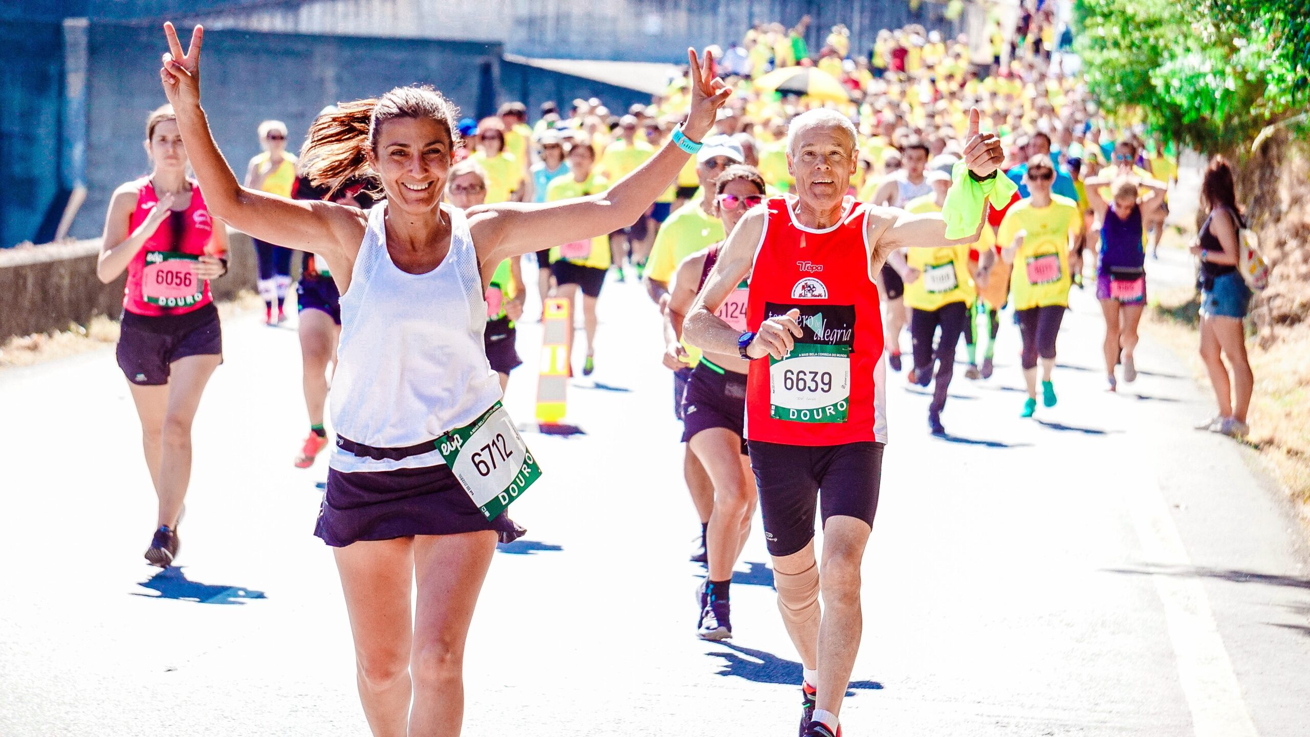 Photo by RUN 4 FFWPU: https://www.pexels.com/photo/female-and-male-runners-on-a-marathon-2402777/